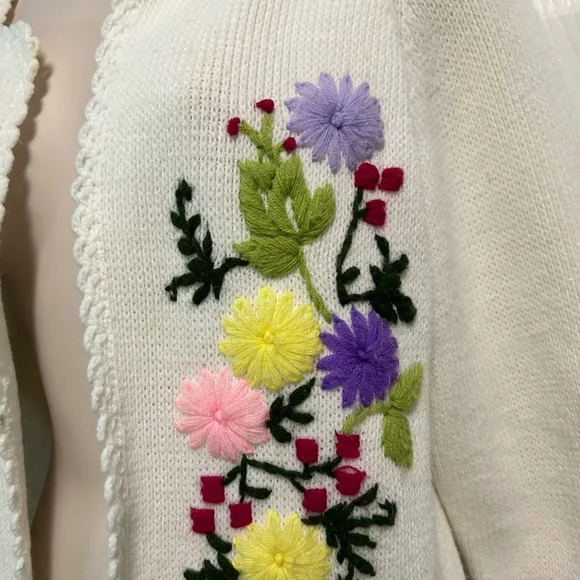 Vintage Sears Crewel Flower Cardigan 60s 70s Bright Cottage Granny Grandmacore - Picture 3 of 6